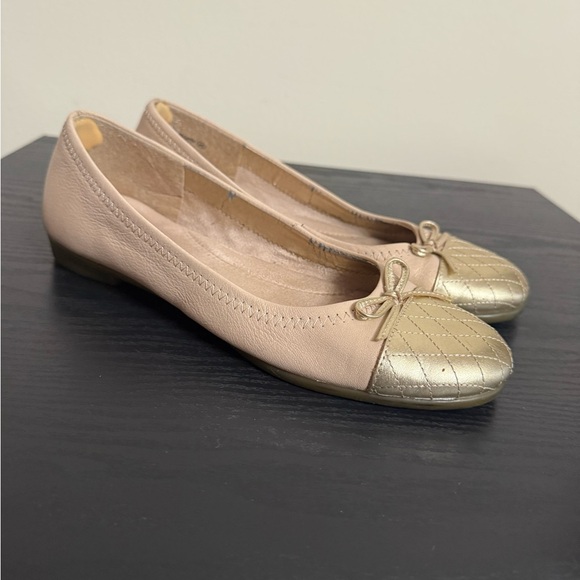 AEROSOLES Shoes - AEROSOLES Classic Beckon Tan Gold Ballet Quilted Patent Leather Shoes 7.5